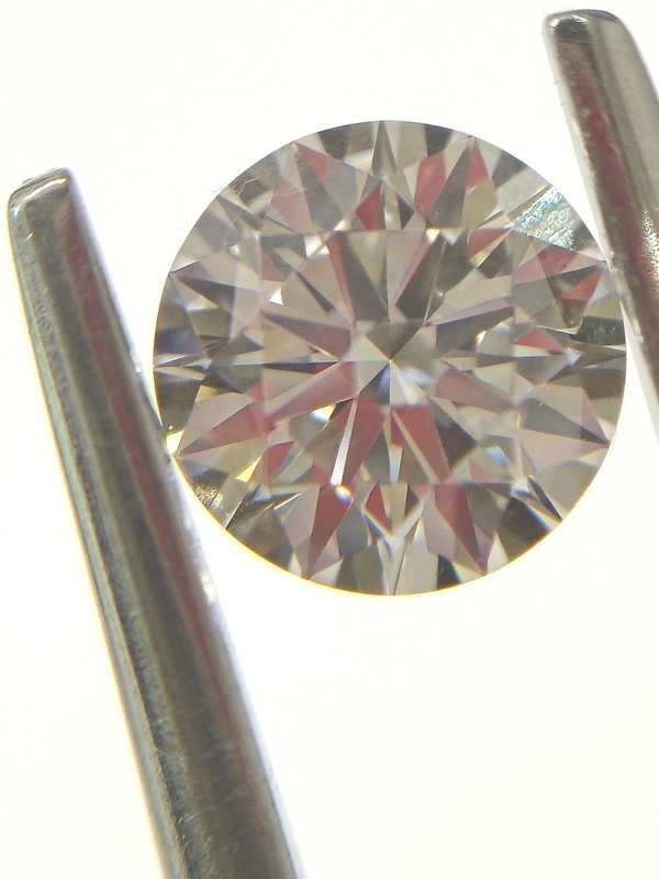 Round 0.37 ct H VS2