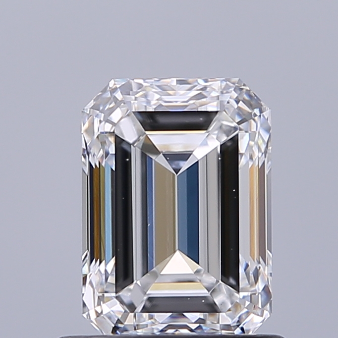 Emerald 0.9 ct D VS2