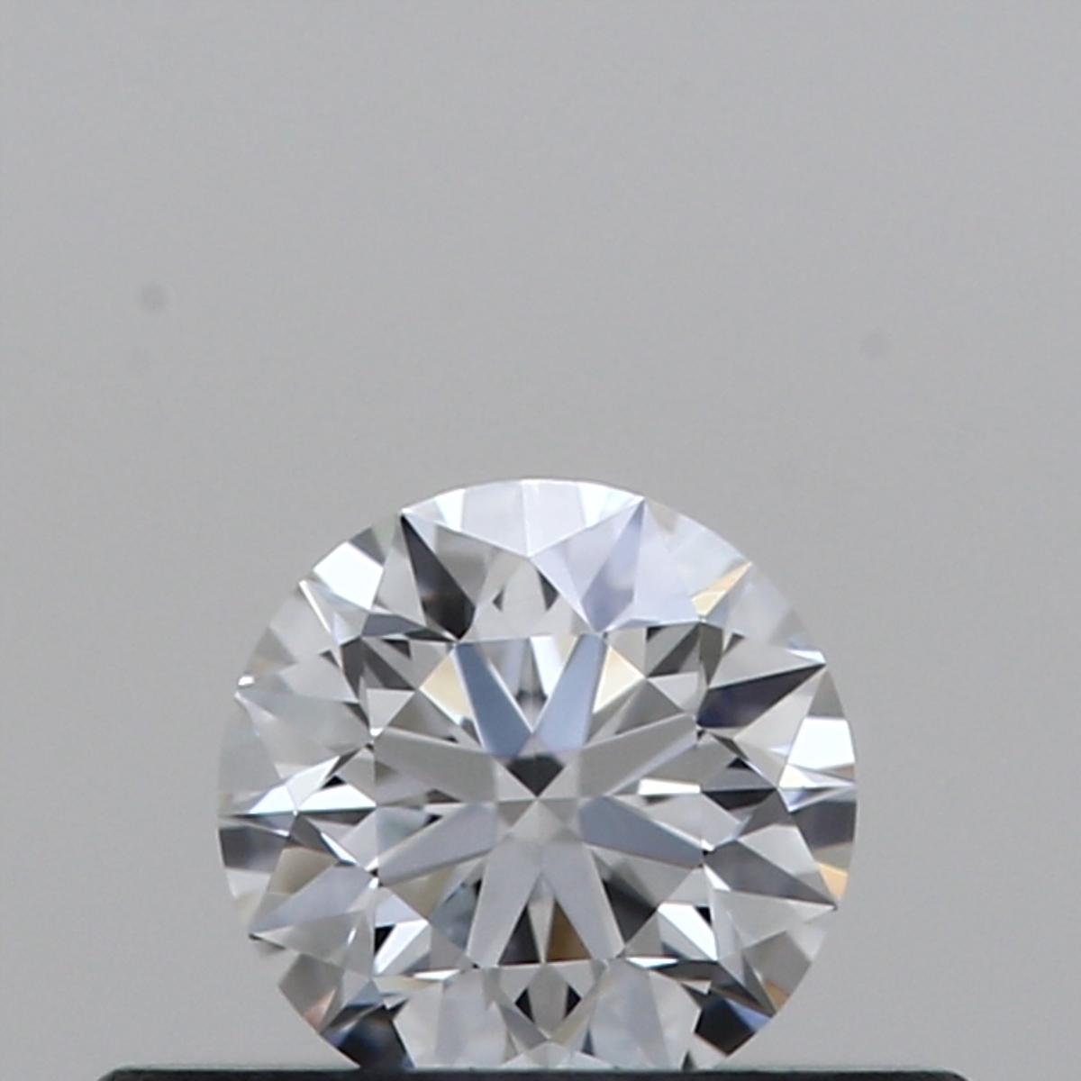 Round 0.24 ct E VVS1