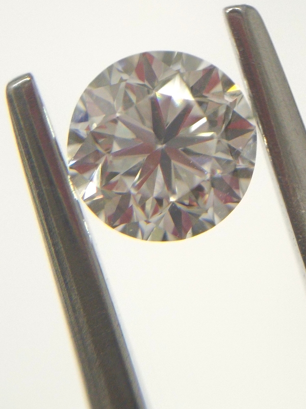 Round 0.4 ct F VS2