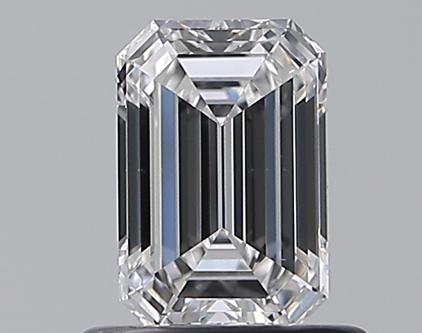 Emerald 0.7 ct D VS2