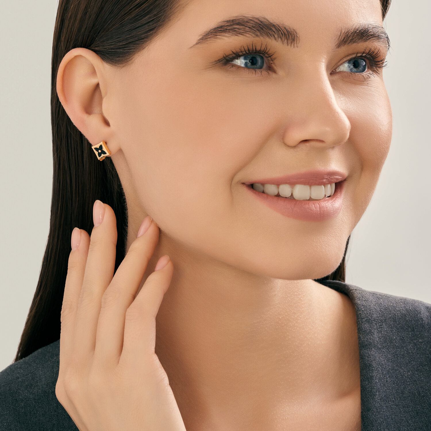 Sokolov gold earrings with onyx - image 4