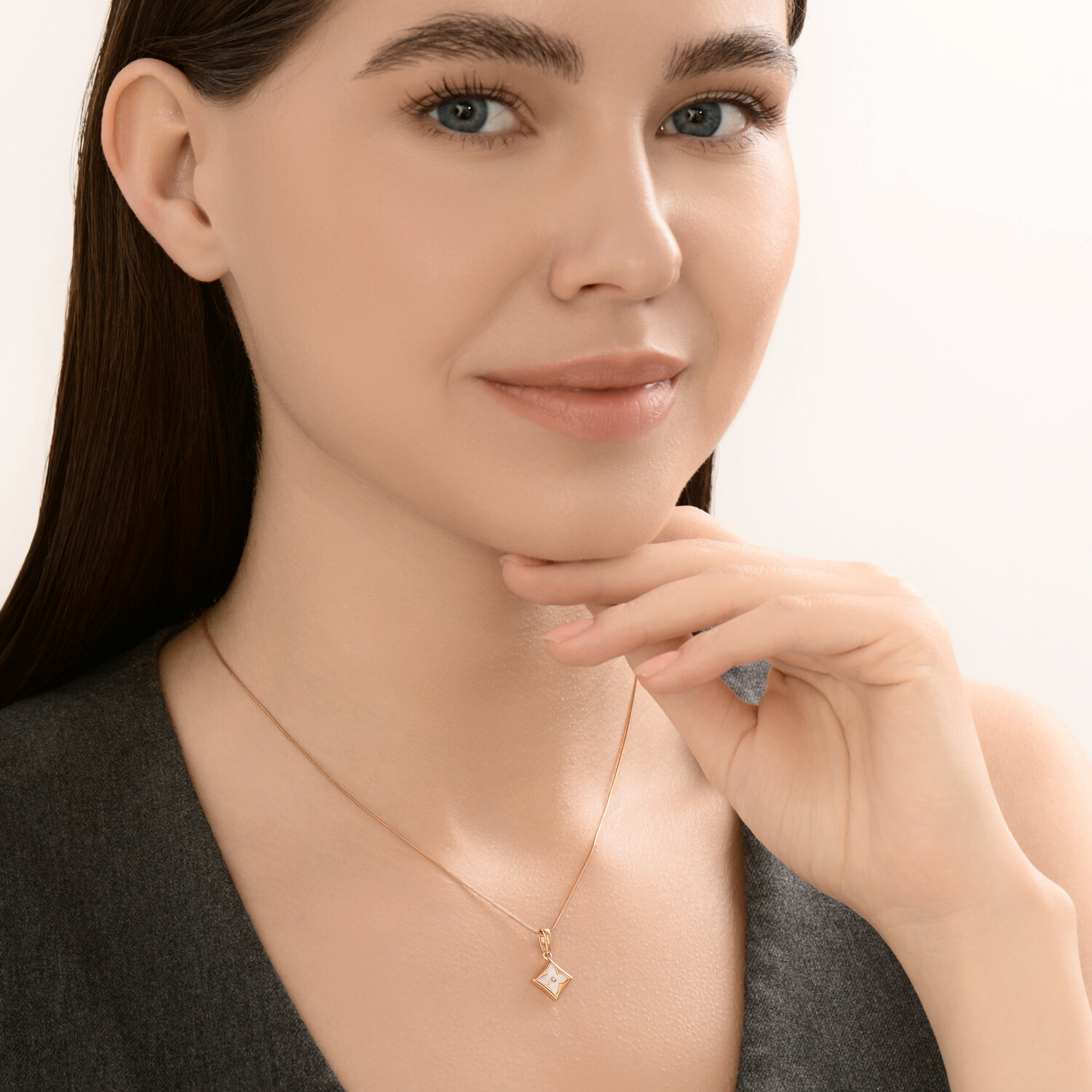 Подвеска Sokolov из золота с перламутром - image 4