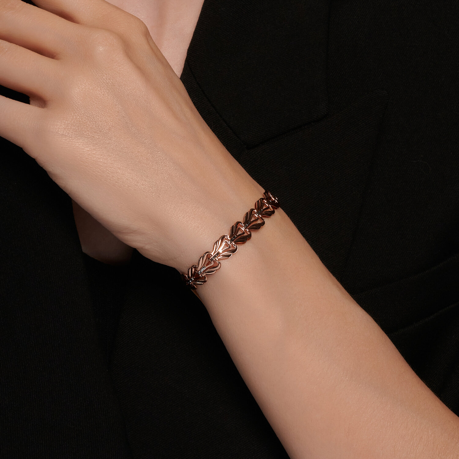 Sokolov gold bracelet with diamond-cut faceting - image 3