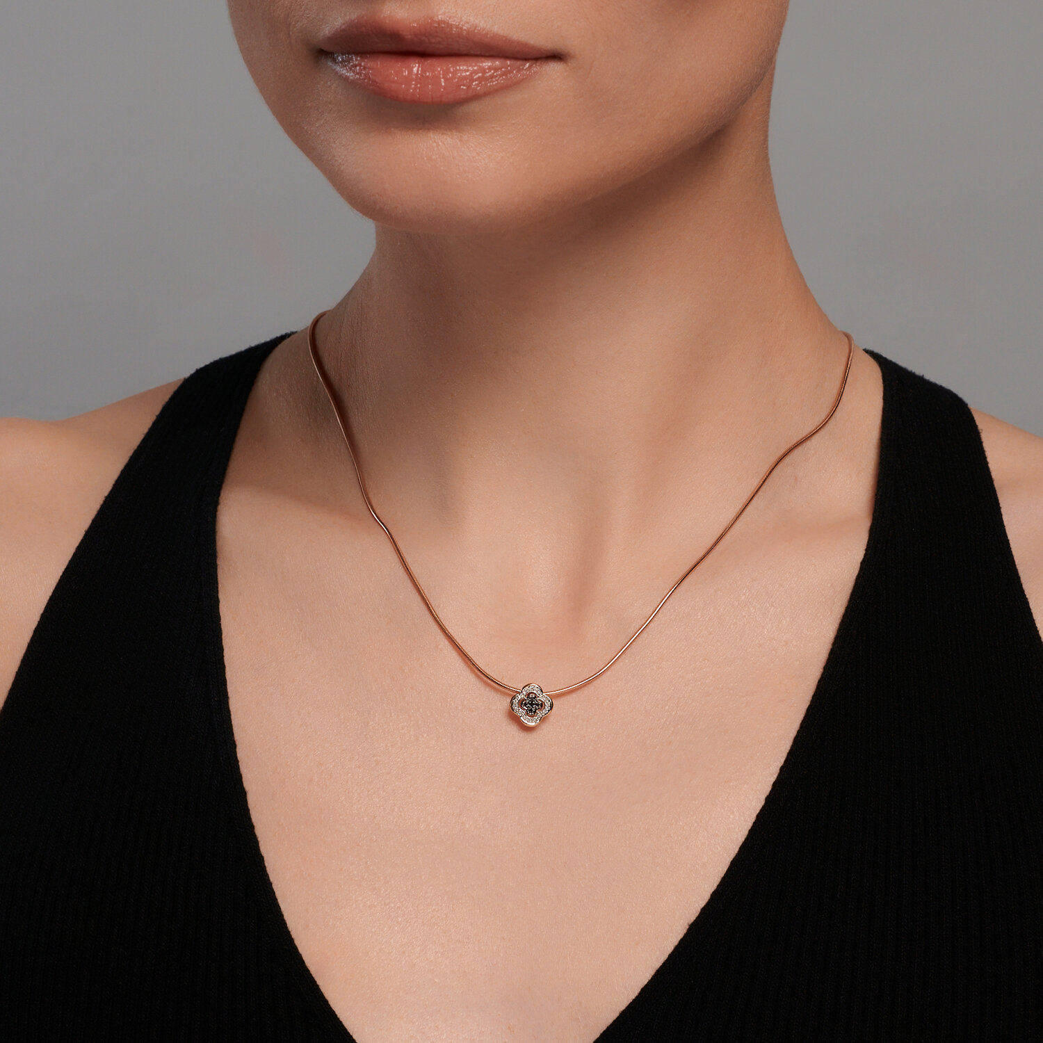 Подвеска Sokolov из золота с бесцветными и чёрными бриллиантами - image 3