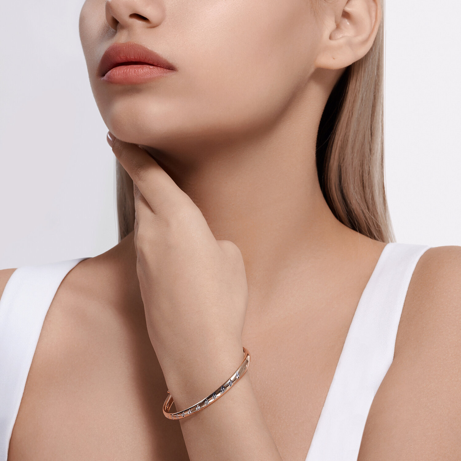 Sokolov gold bracelet with diamond-cut faceting - image 3